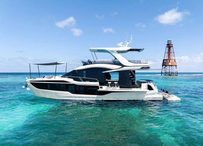Luxury Galeon 560 Fly Yacht