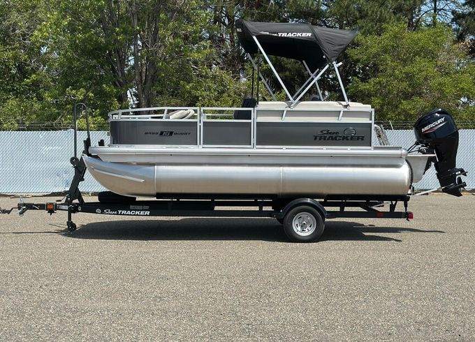 2026 SunTracker Bass Buggy 16ft XL Pontoon