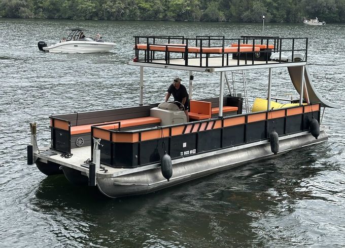 Lake Austin Longhorn Party Boat w/Waterslide