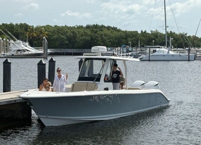 Authentic Miami Experience on PURSUIT S 288 SPORT!