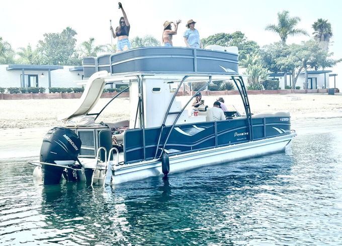 Double Decker Boat Party | Slide / Bathroom / Tunes / Toys