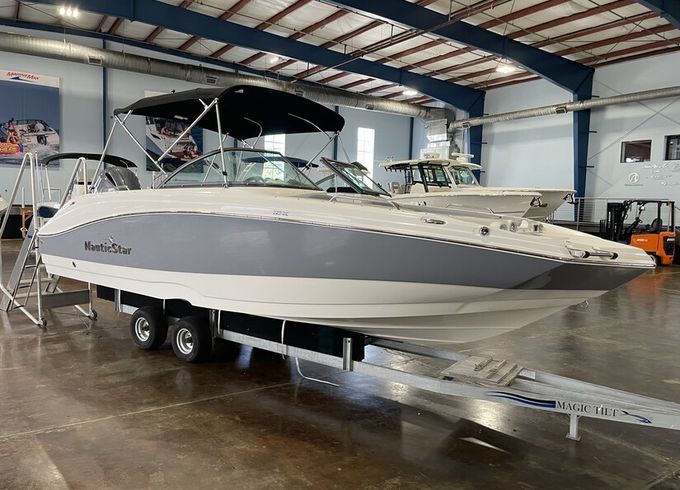 NauticStar 223 DC – Smooth & Comfortable Cruiser • Clearwater & Harbor