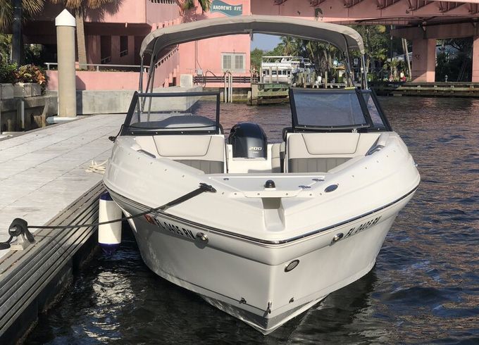 200HP Rinker Q3 23' for 12 ppl in HOLLYWOOD