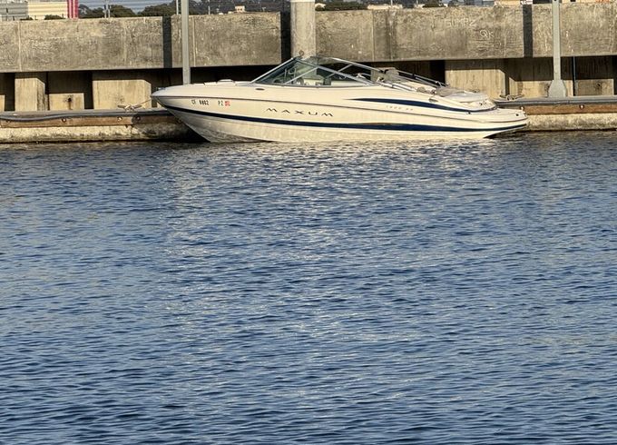 Affordable Fast 19’ Maxum Bowrider – Great for Tubing