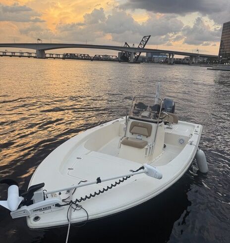 Coastal Calm: Four-Person Fishing and Leisure Vessel