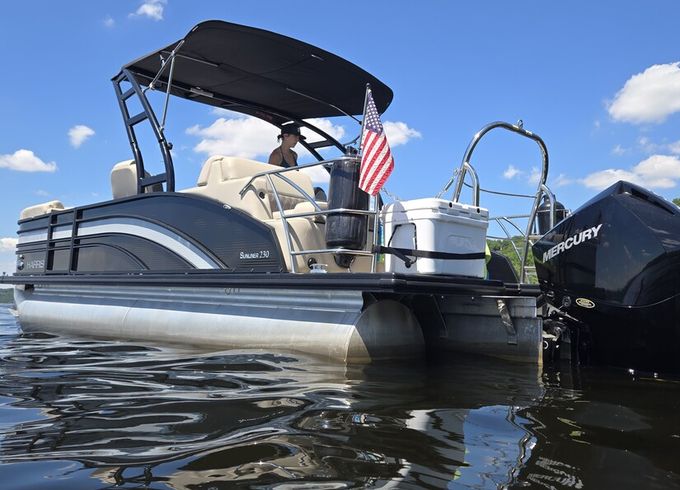 Harris Horizon 230 — Tritoon Elegance