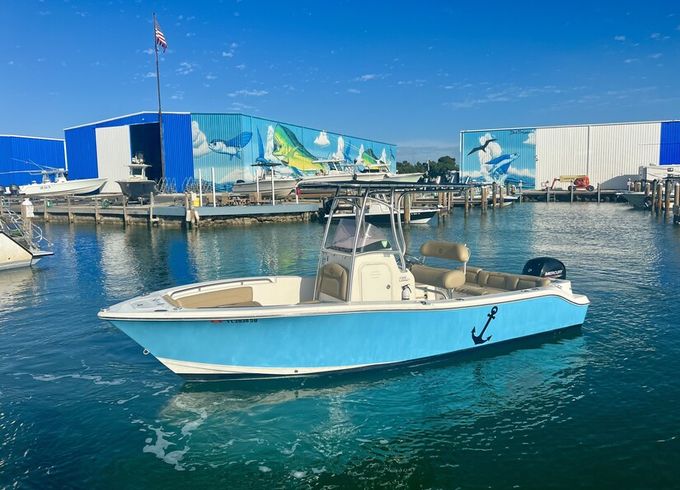 Center Console w/ GPS TRACKS to fishing spots/popular destinations!