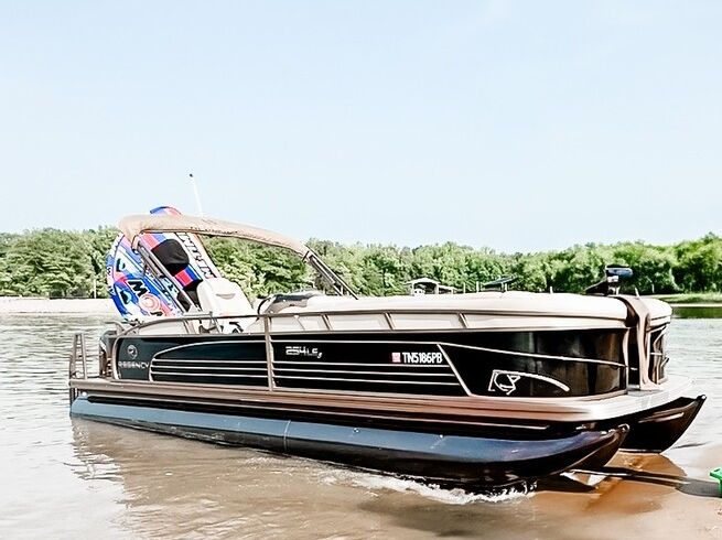 LUXURY TRITOON WITH LOUNGE SEATING - CAPTAIN OPTIONAL