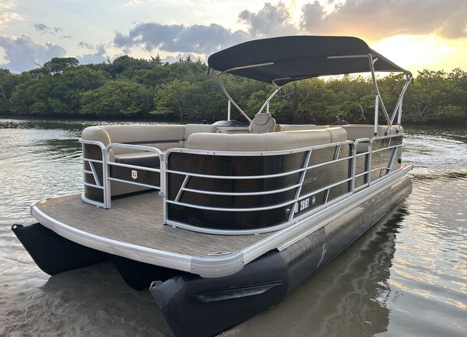 24 ft Sweetwater Luxury Pontoon boat