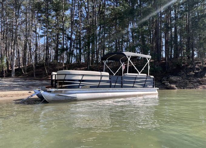 Sunny 24' Pontoon Comfortable Cruise for 12 on Lanier or Allatoona