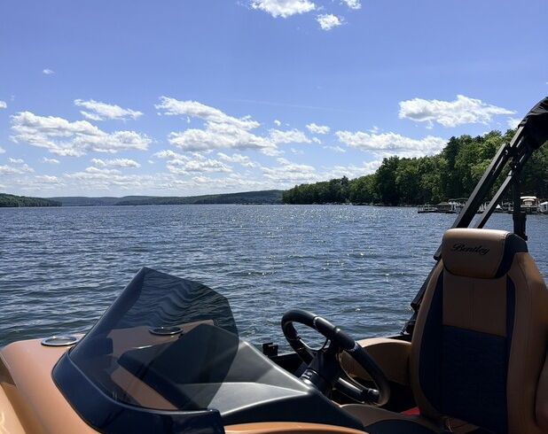 2026 Bentley Elite Pontoon 200HP motor on Lake Wallenpaupack, PA