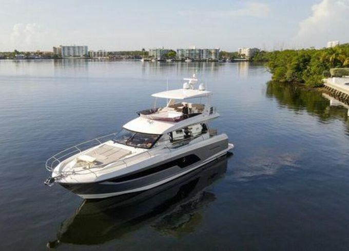 2022 60ft Luxury Yacht – Miami Beach with 2 JET SKIS INCLUDED
