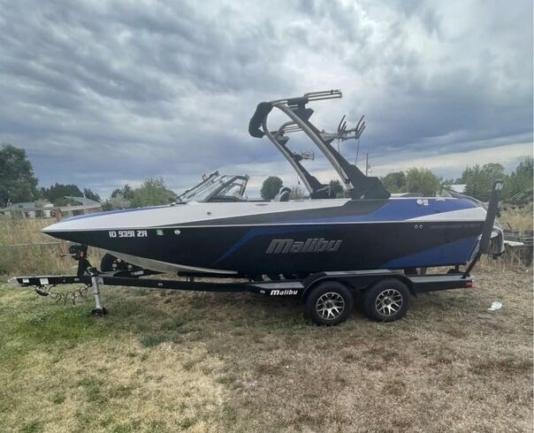 Malibu Wakesetter — 2021 Surf &amp; Family Boat