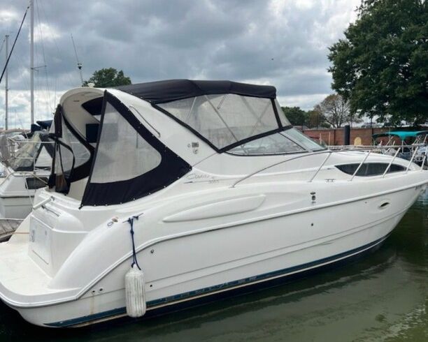 Cruise the Potomac in Style on a 32ft Bayliner Yacht with Captain