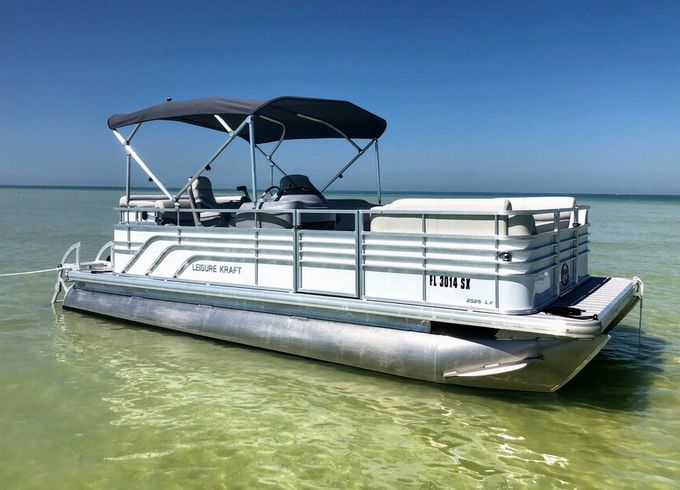 2020 LeisureKraft Pontoon Boat – Exclusive to Bonito House Guests