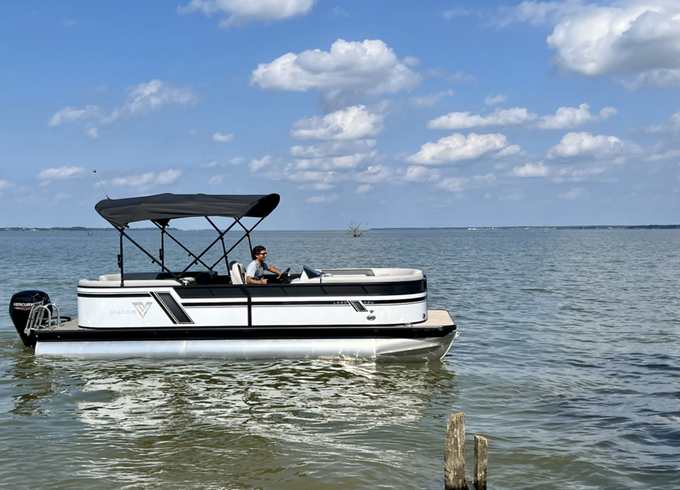 23FT Pontoon Boat