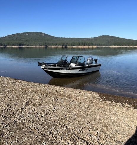 Fishing/ski boat