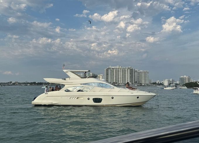 ⭐⭐Azimut yacht for amazing tours, 1 Free Hour from Monday to Thursday!