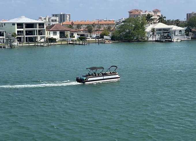 Luxury 24' Viaggo Tritoon on Clearwater Beach