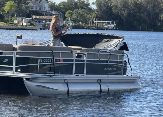 Luxury pontoon on the Gulf fishes/seats 9