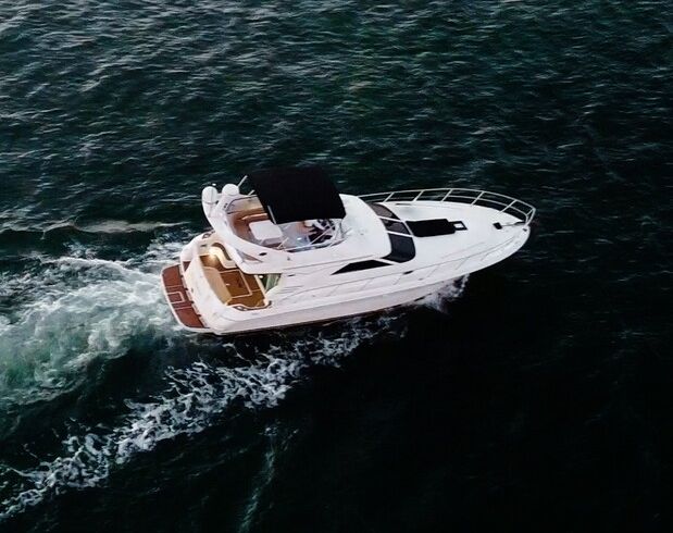Sea Ray Sedan Bridge 42ft Yacht