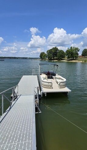 25' Pontoon boat for rent for STR guest