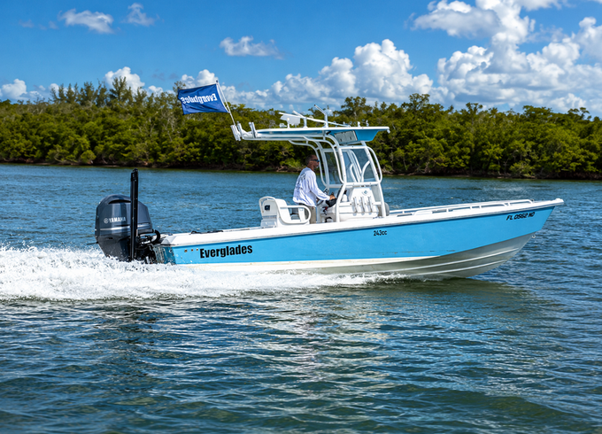 Everglades 243 Bay Boat In Naples
