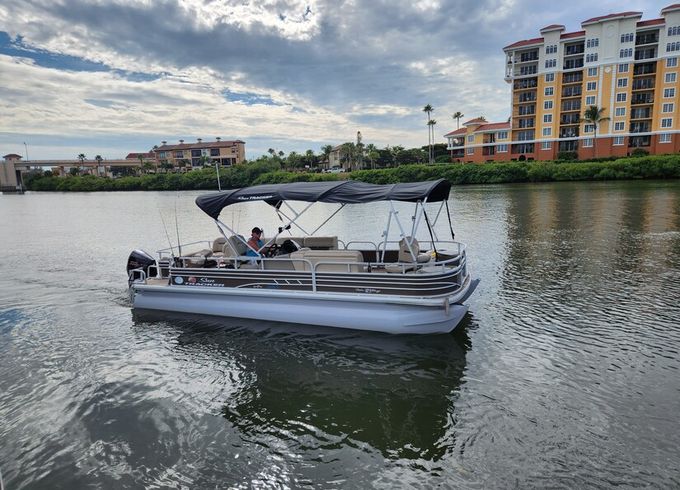 Enjoy the day on this special luxurious pontoon with fish package