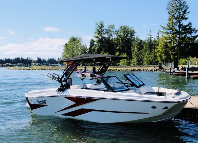 Wake Surf Boat Heyday H20. Includes toys and local delivery