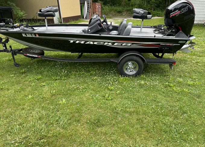 Tournament-Ready 2022 Tracker Pro 195TXW — Pro150 Powered