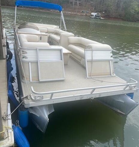 1998 Crest 25ft Savanna Pontoon rental on Lake Norman!!