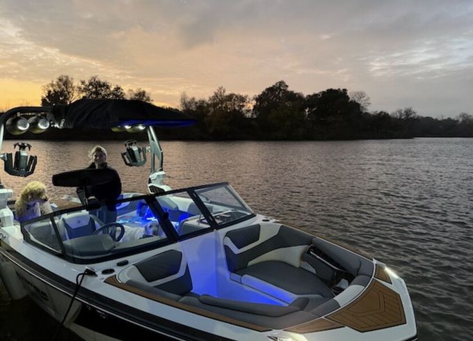 Captained Luxury Electric Boat – Sacramento River Experiences