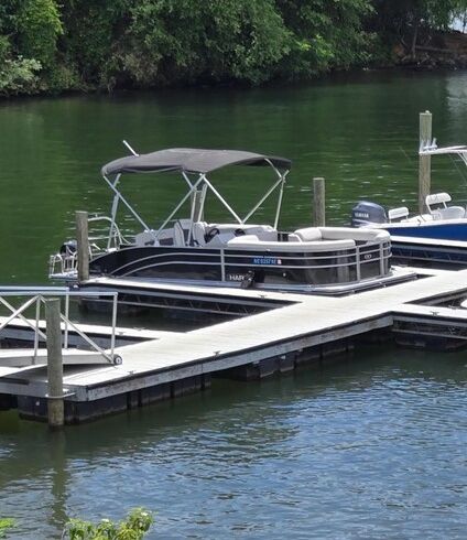 2023 Harris Tritoon 150 hp w/ lounger