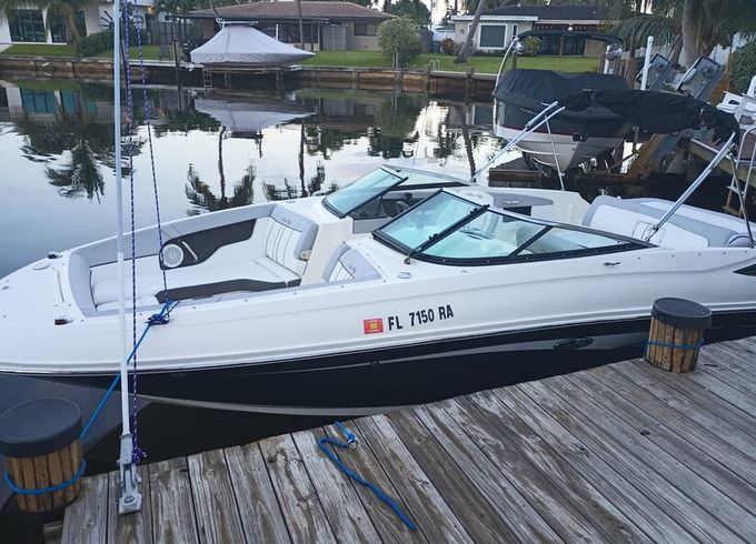 Luxurious Sea Ray 240 Sundeck - Private Dock &amp; Free Parking!