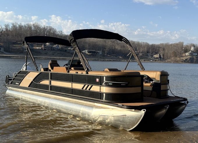 Bentley Elite 253 Swingback EXT — Luxe 16-Passenger