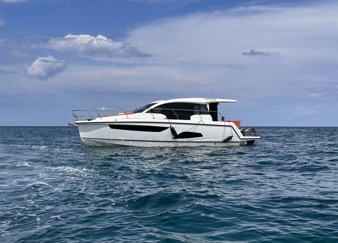 Luxury Yacht Charter | Haulover Sandbar | 2020 Sealine C330v