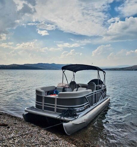 Sylvan Mirage Tritoon — Lakeside Luxury