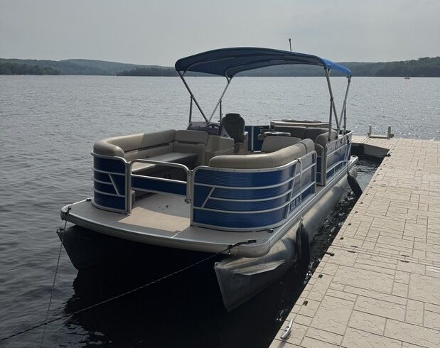 Pontoon Lounge/Fish/Tube/Ski