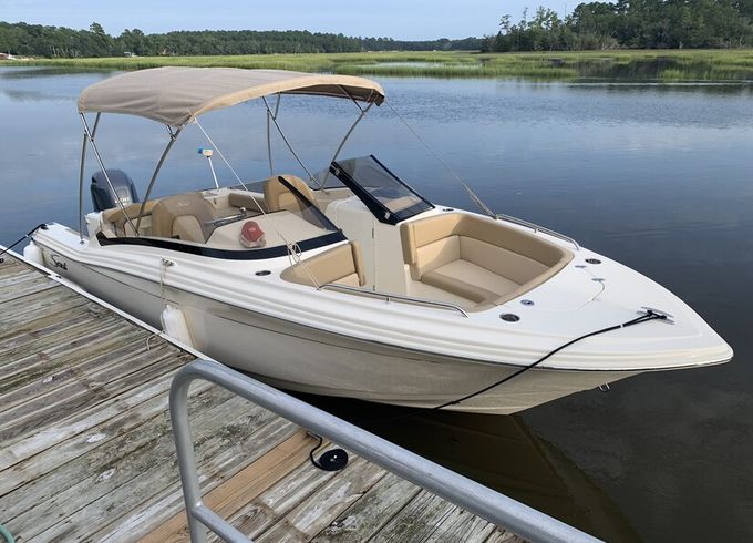 Scout Boats - 215 Dorado w/ Yamaha 200 - Comfortably seats 10