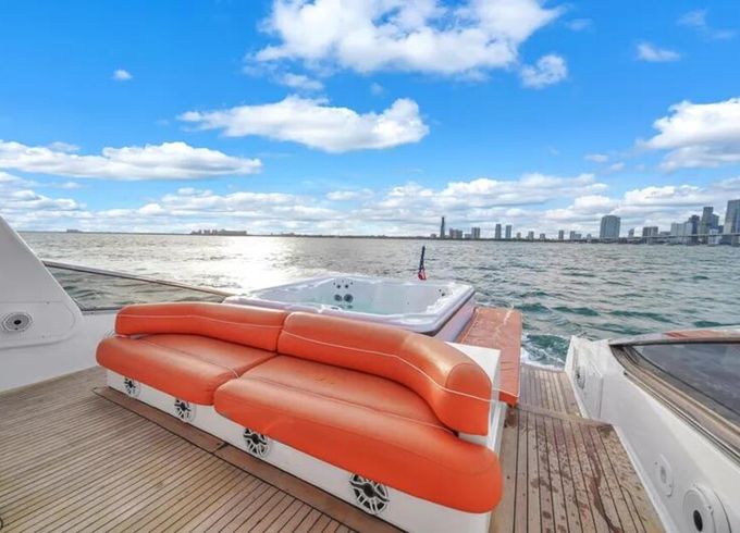 FREE HOUR // Luxury  85FT Baia Panther with JACUZZI