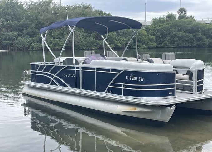Awesome Pontoon Adventure: Cruise & Relax!