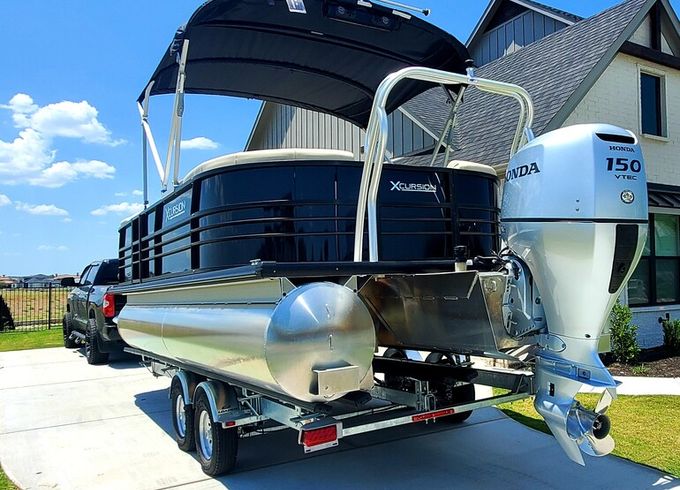 150 HP Xcursion Tritoon, seats 9