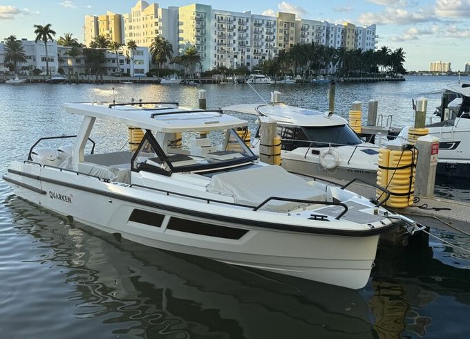 Luxury 35ft Day Boat – Dual Yamaha 350Hp with Cabin & Grill