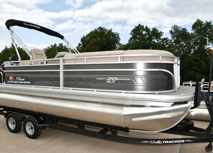 La Reina Imelda Party Barge – Free Delivery, Austin, TX