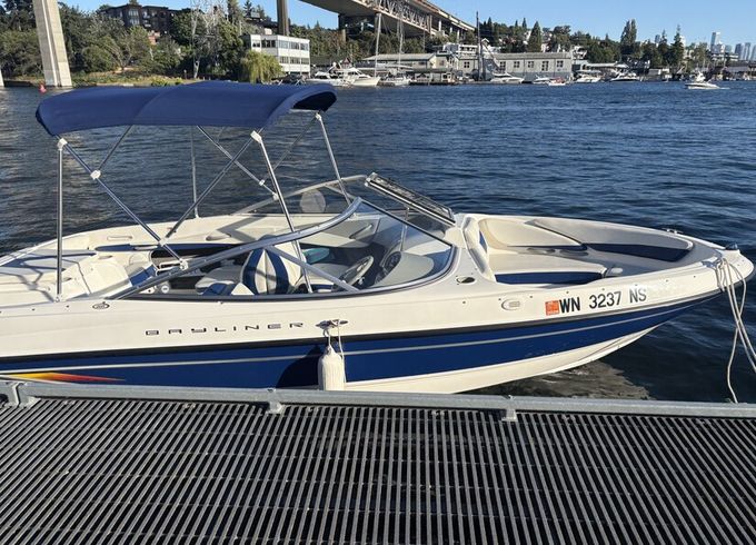 20' 2005 Bayliner bowrider 205