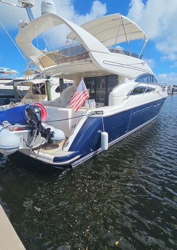 Private yacht charters: Perfect for groups looking for a fun
