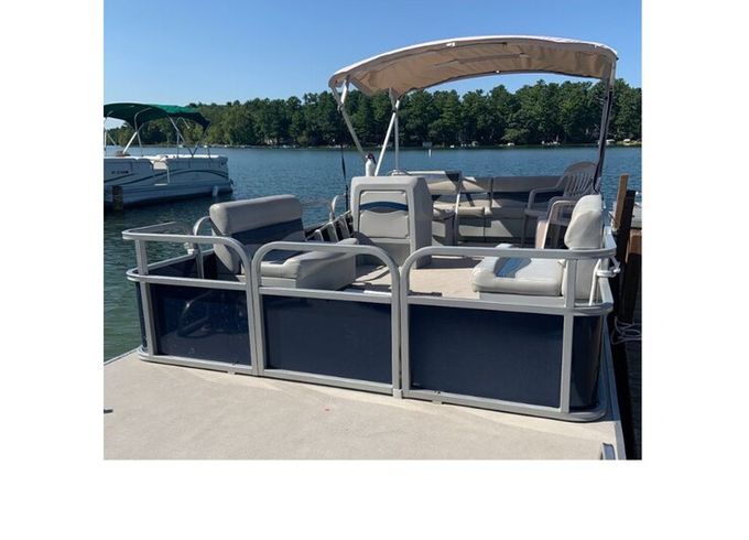 Sunset Cruises on a Family Friendly 24ft Pontoon
