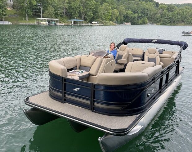 Norris lake Tritoon with 200hp engine