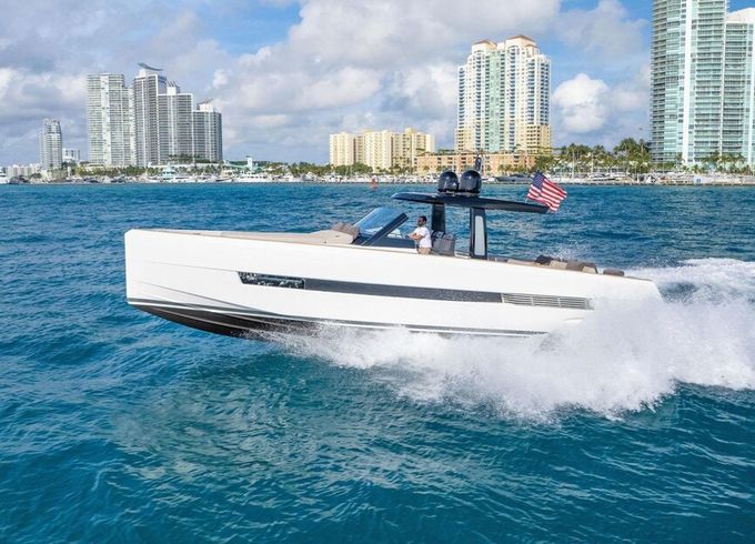 The Chicago Experience: 44' Fjord — Sleek Design, Open Sky, Unmatched
