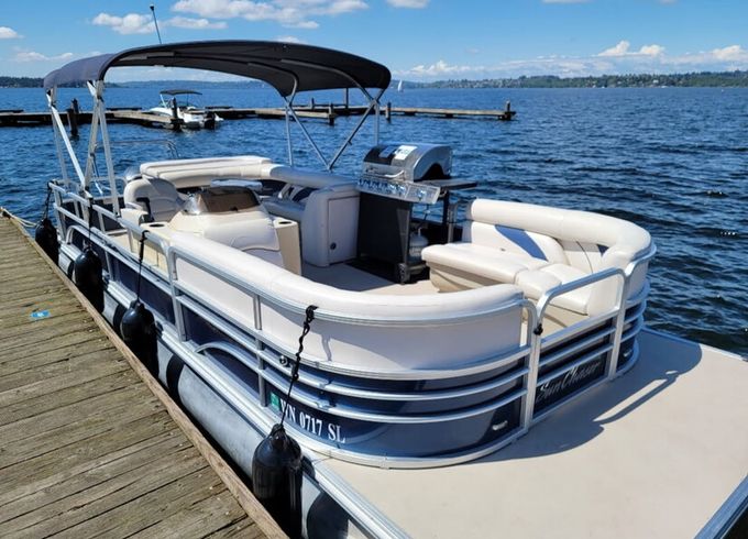 2018 Sunchaser Pontoon – Perfect for Parties &amp; Sunset Cruises